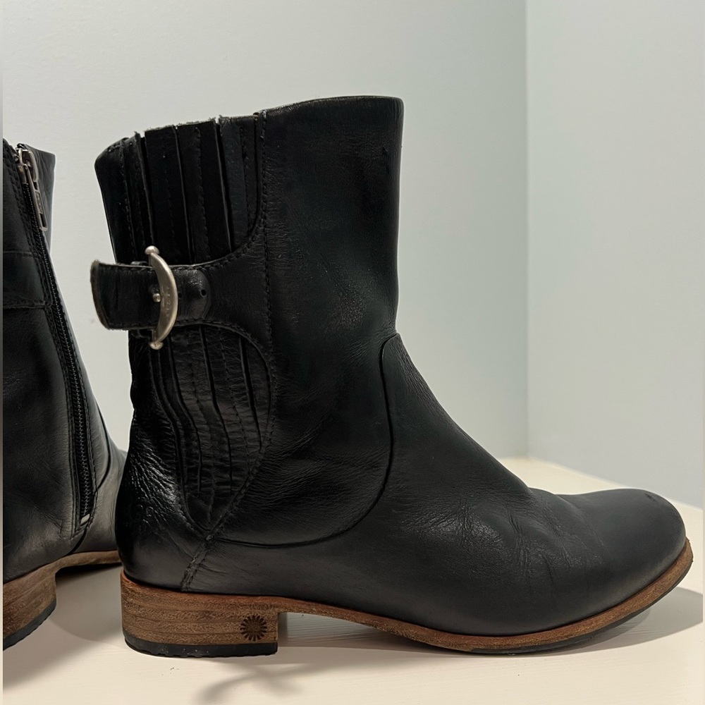 Ugg black leather Chelsea boots